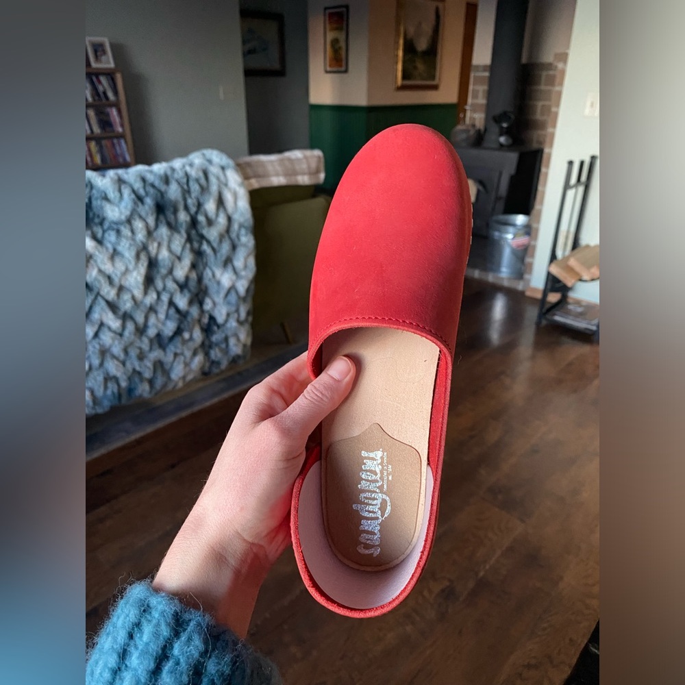 NWT Sandgren’s Brett Red Suede Clogs size 37 - Picture 4 of 14